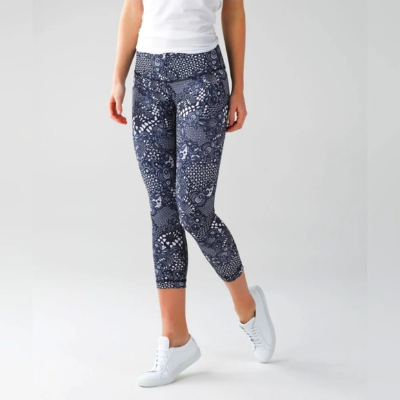 Lululemon Wunder Under Crop pretty lace Legging black white size 6 Athleisure - Picture 1 of 7